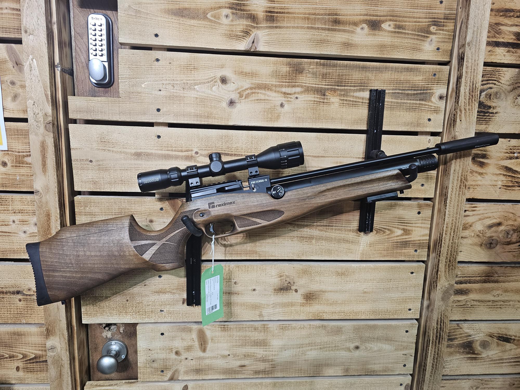 Pre-Owned Reximex Pretensis K Walnut