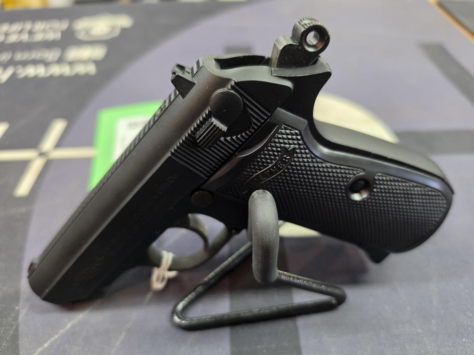 A black pre-owned Walther PPKS air pistol with textured grip, shown at an angle; the page lists 4.5mm BB calibre and CO2.
